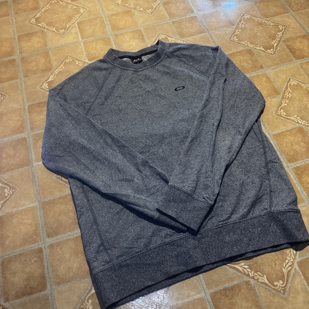 Oakley Men’s Crewneck Sweatshirt - grey - Size Medium.